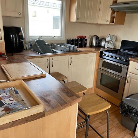 Cozy Camber Caravan 3 Bedroom Retreat With Decking Rye Eksteriør bilde