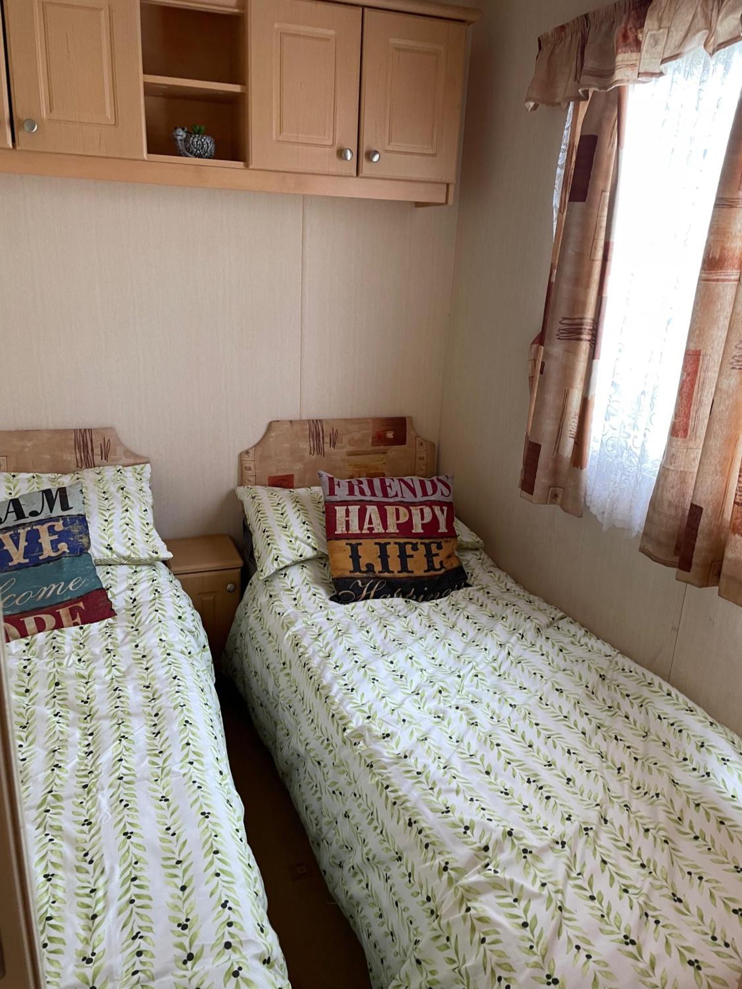 Cozy Camber Caravan 3 Bedroom Retreat With Decking Rye Eksteriør bilde