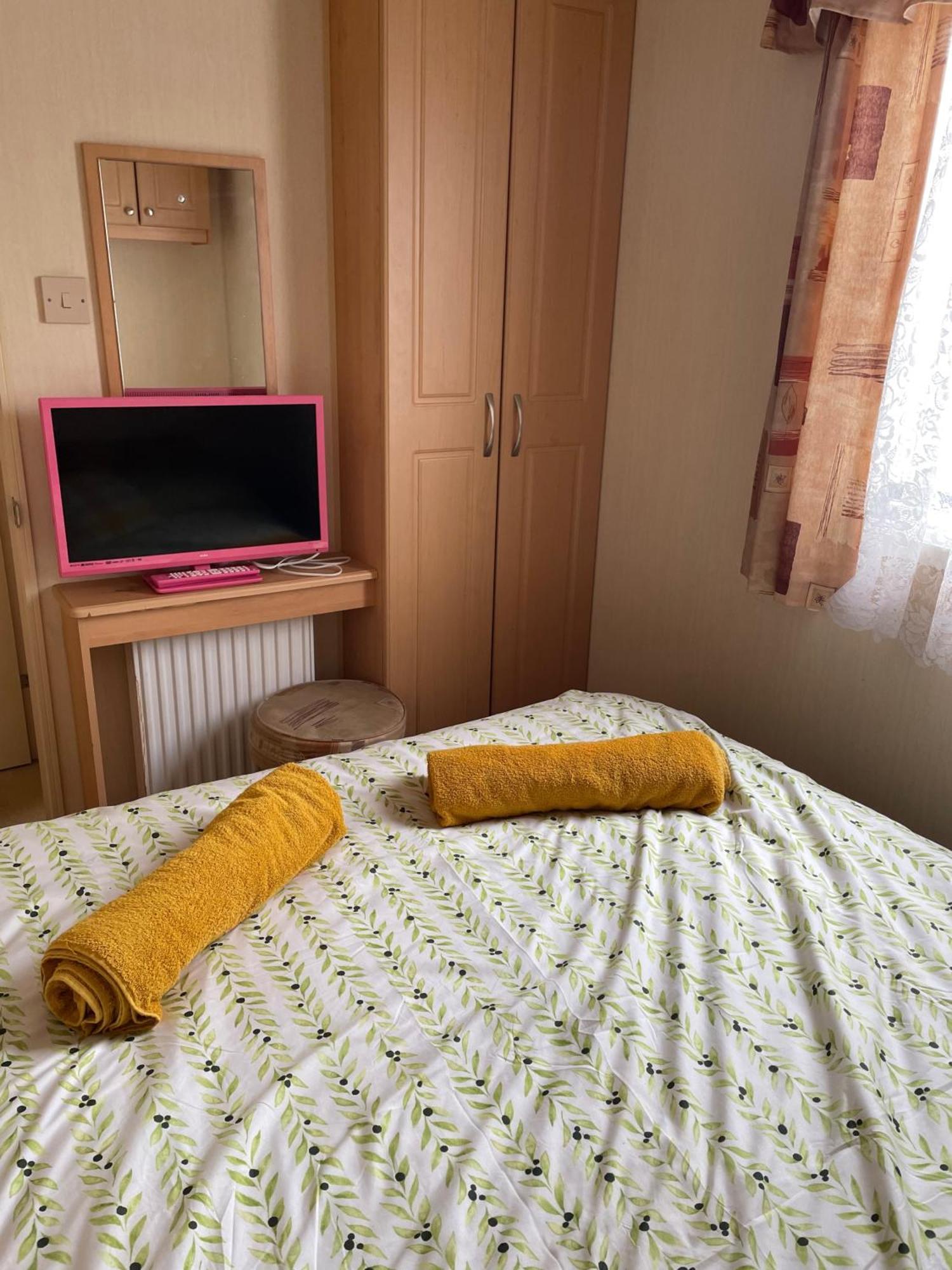 Cozy Camber Caravan 3 Bedroom Retreat With Decking Rye Eksteriør bilde