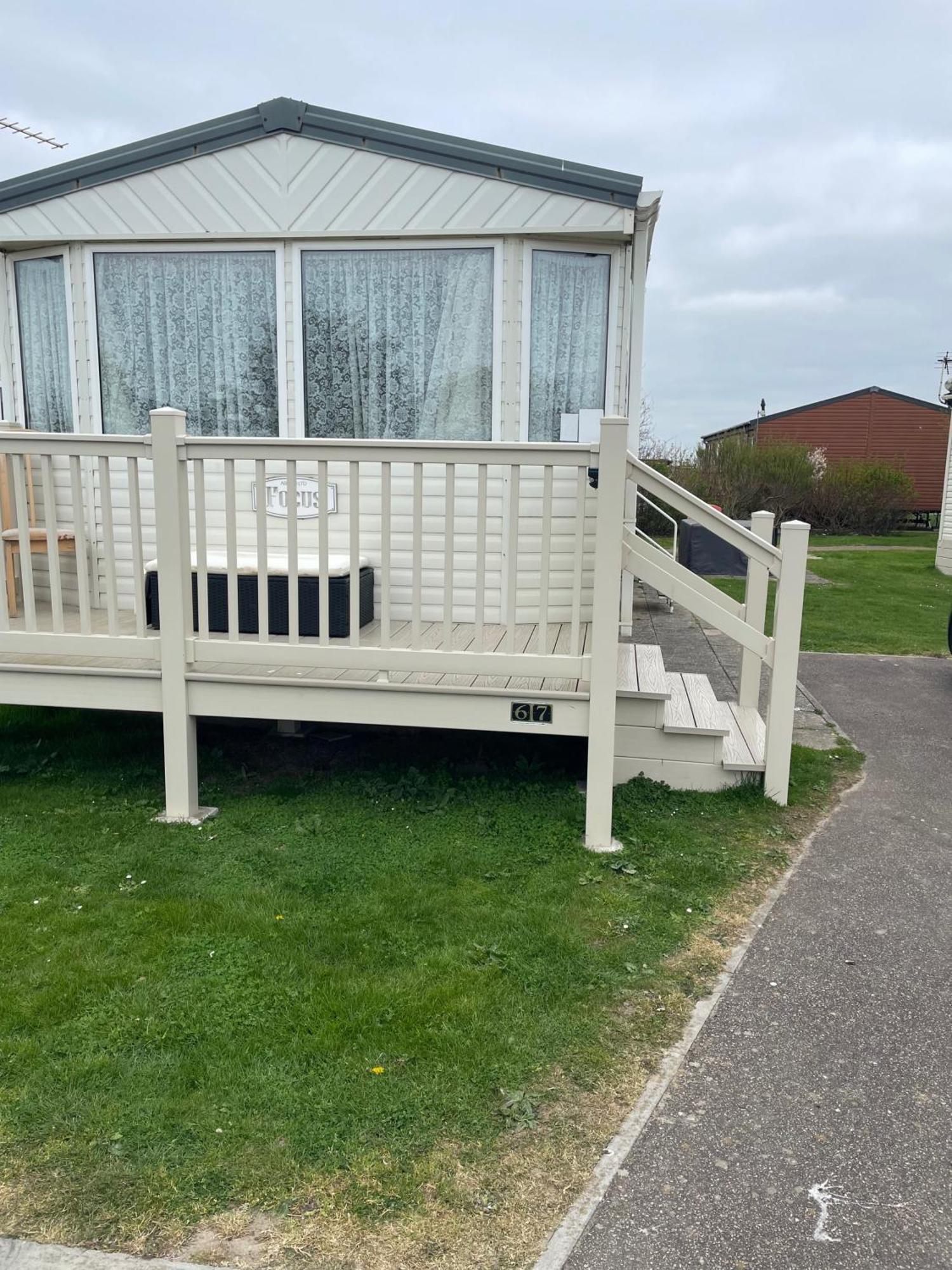 Cozy Camber Caravan 3 Bedroom Retreat With Decking Rye Eksteriør bilde
