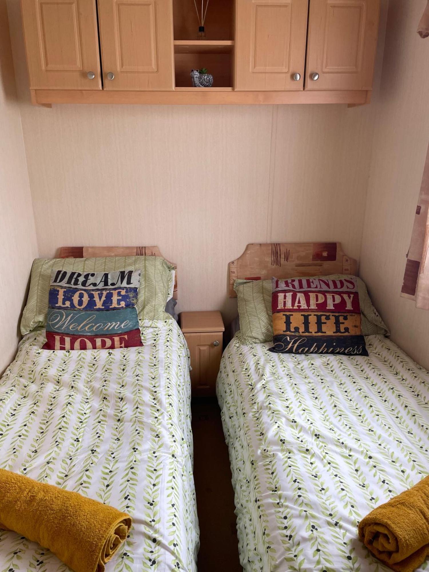 Cozy Camber Caravan 3 Bedroom Retreat With Decking Rye Eksteriør bilde